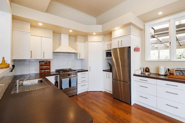 Photo of property in 9 Rosalie Terrace, Kelvin Grove, Palmerston North, 4414