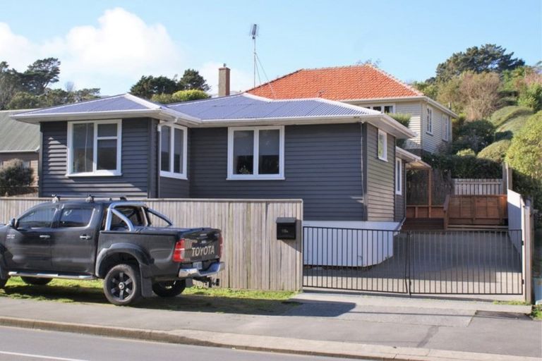 Photo of property in 118b Newlands Road, Newlands, Wellington, 6037