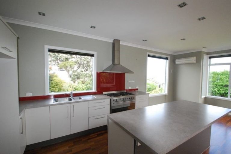 Photo of property in 28 Singers Road, Korokoro, Lower Hutt, 5012