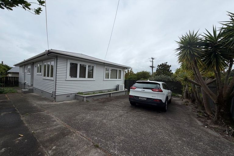 Photo of property in 95 View Road, Henderson, Auckland, 0612