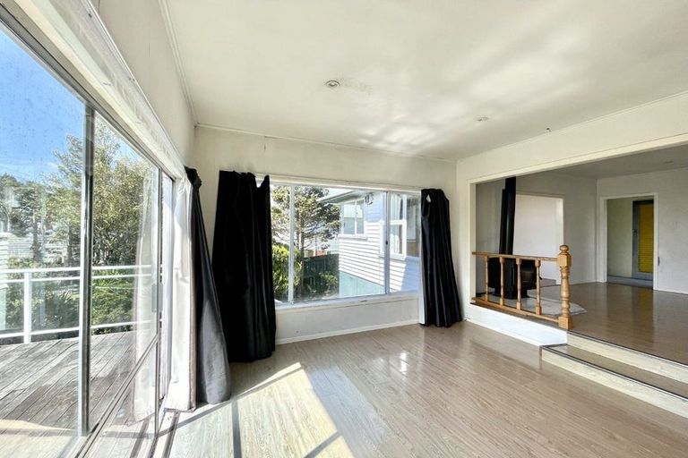 Photo of property in 1 Taha Road, Te Atatu South, Auckland, 0610