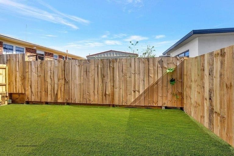 Photo of property in 1/72 Howe Street, Howick, Auckland, 2014