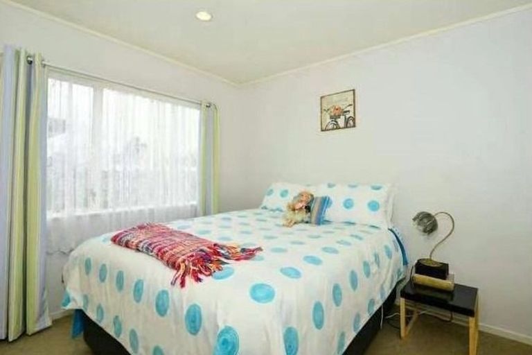 Photo of property in 10 Granville Drive, Massey, Auckland, 0614