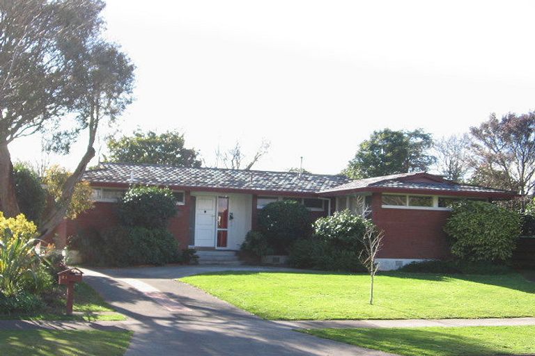 Photo of property in 21 Surrey Crescent, Hokowhitu, Palmerston North, 4410