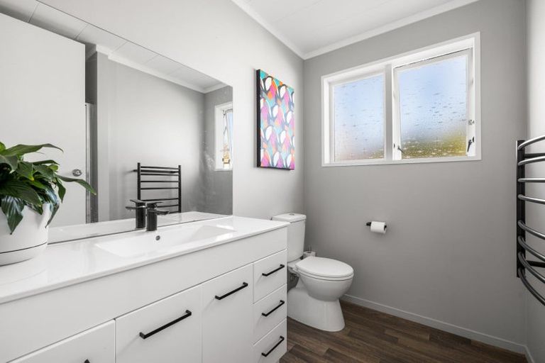 Photo of property in 10 Awanui Place, Welcome Bay, Tauranga, 3112