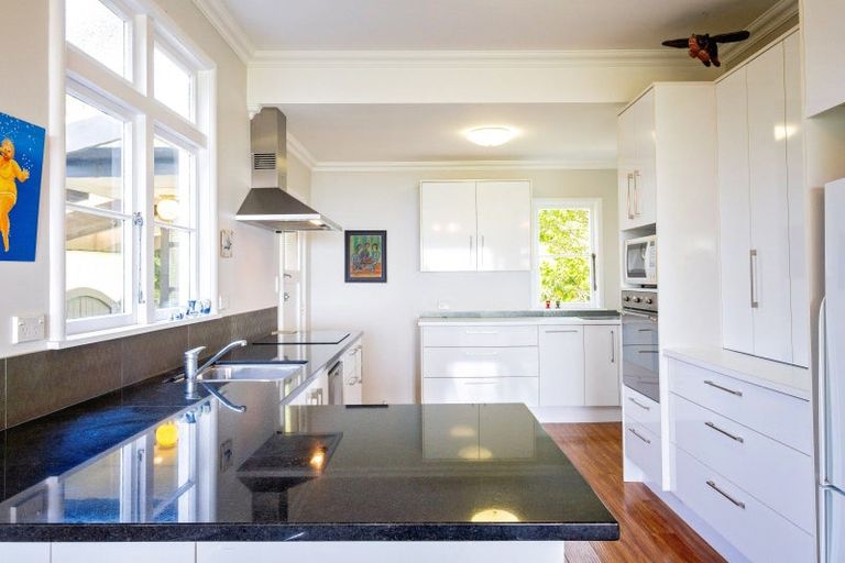 Photo of property in 114 Thompson Road, Bluff Hill, Napier, 4110