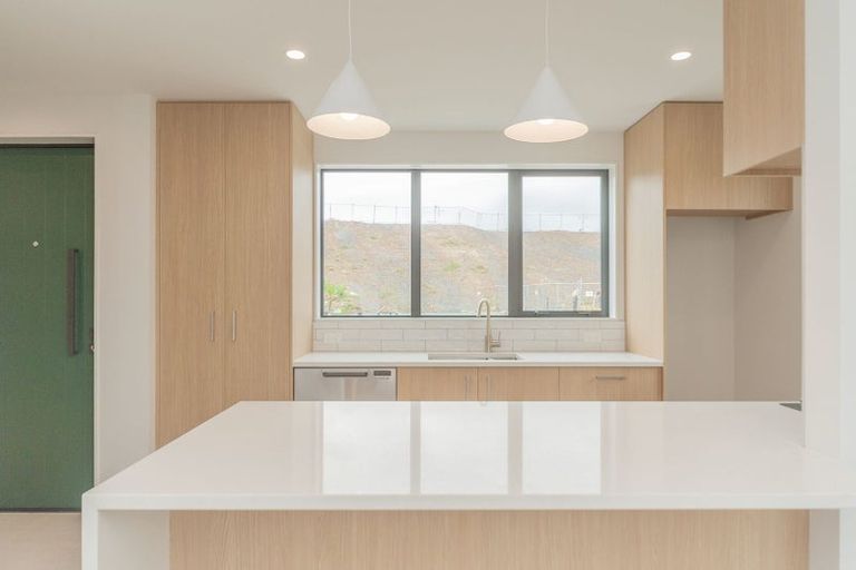 Photo of property in 32 Turtleback Avenue, Whitby, 5024