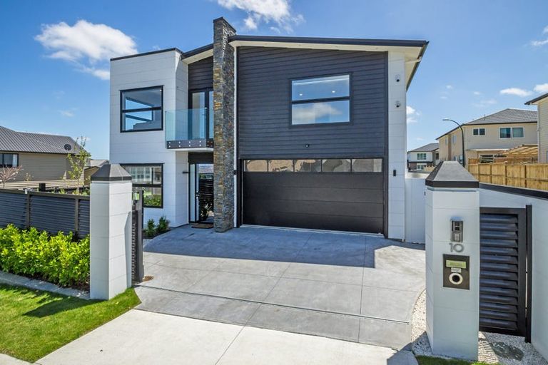 Photo of property in 10 Kerrykeel Drive, Flat Bush, Auckland, 2019