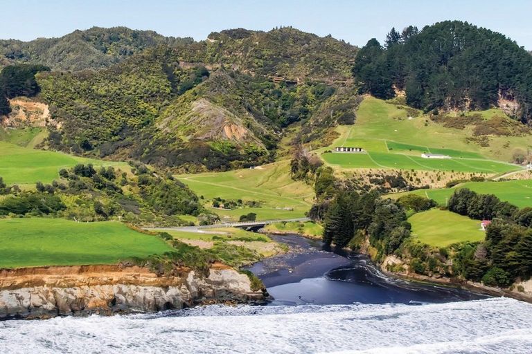 Photo of property in 2 Rapanui Road, Tongaporutu, Urenui, 4378