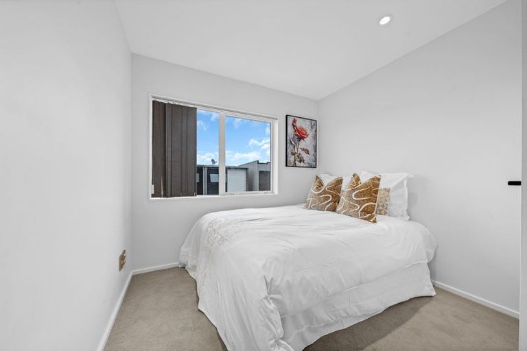Photo of property in 21 Meritage Lane, Te Atatu South, Auckland, 0610