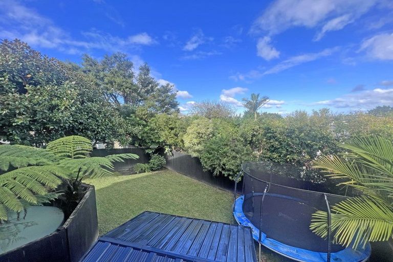 Photo of property in 3/83a Pupuke Road, Northcote, Auckland, 0627