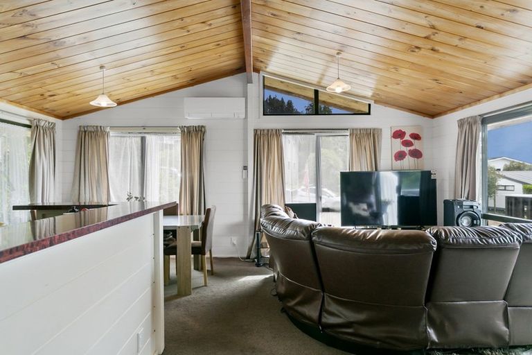 Photo of property in 5 Brunette Drive, Acacia Bay, Taupo, 3330