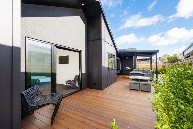 Photo of property in 58 Kanuka Drive, Hokowhitu, Palmerston North, 4410