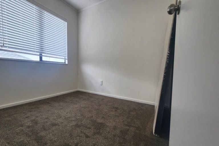 Photo of property in 14 Riserra Drive, Ranui, Auckland, 0612