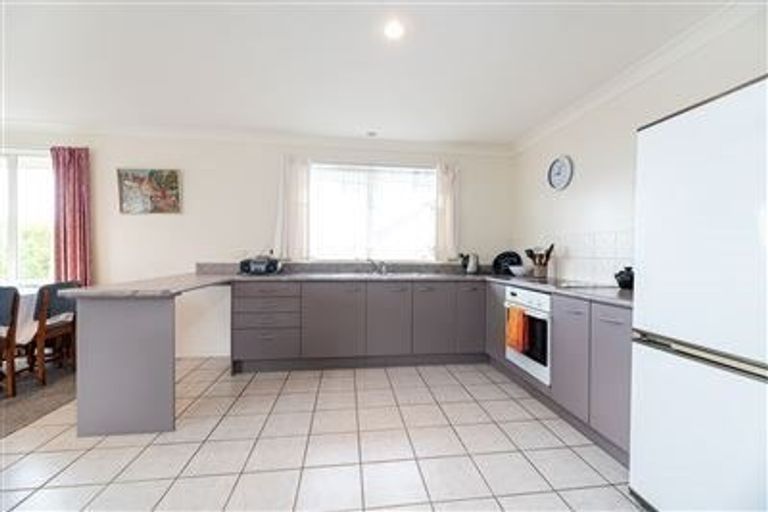 Photo of property in 17 Lasque Place, Glen Eden, Auckland, 0602