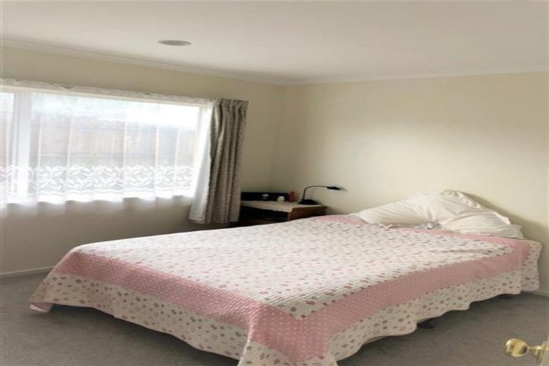 Photo of property in 15 Attymon Lane, East Tamaki, Auckland, 2016