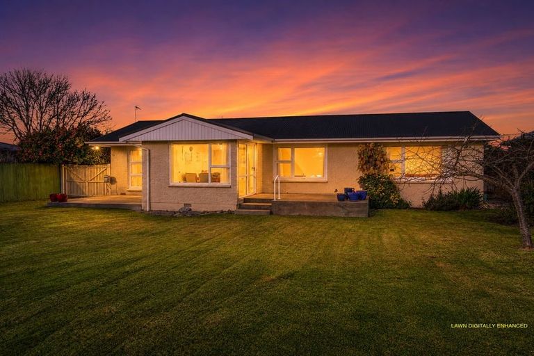 Photo of property in 22 Rossiter Avenue, Redwood, Christchurch, 8051