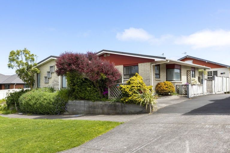 Photo of property in 14 Sackville Street, Fitzroy, New Plymouth, 4312