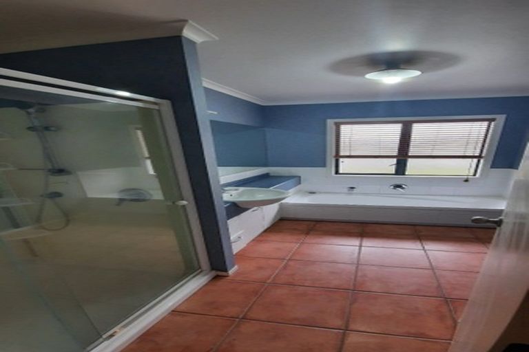 Photo of property in 10 Cinnabar Place, Westgate, Auckland, 0614