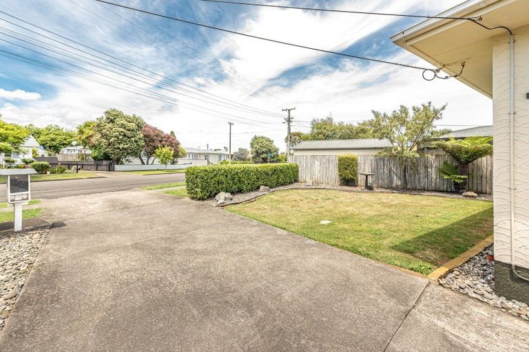 Photo of property in 40 Selwyn Crescent, College Estate, Whanganui, 4500