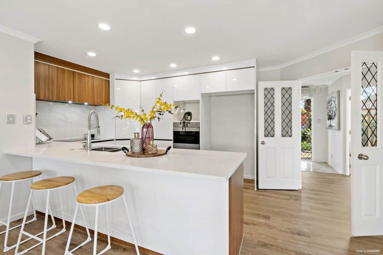 Photo of property in 11 Corfield Way, Burswood, Auckland, 2013