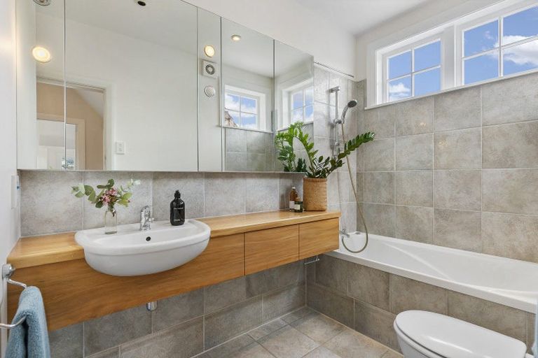 Photo of property in 76 Upland Road, Kelburn, Wellington, 6012