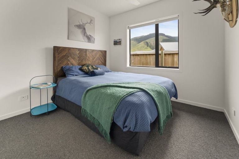 Photo of property in 17 Huntaway Close, Stoke, Nelson, 7011