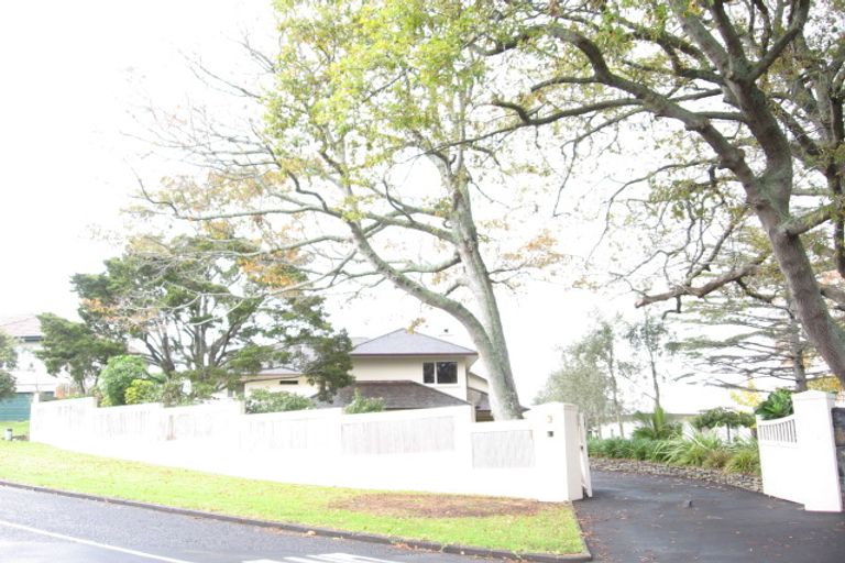 Photo of property in 3 Marine Parade, Mellons Bay, Auckland, 2014