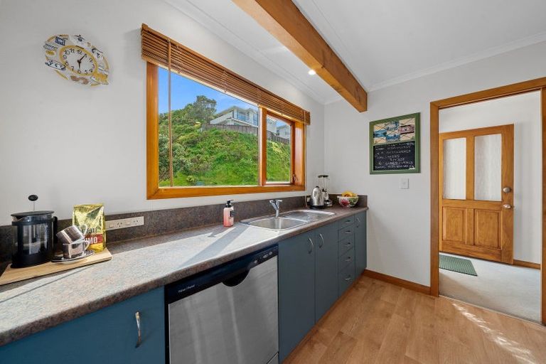 Photo of property in 1 Frobisher Street, Island Bay, Wellington, 6023