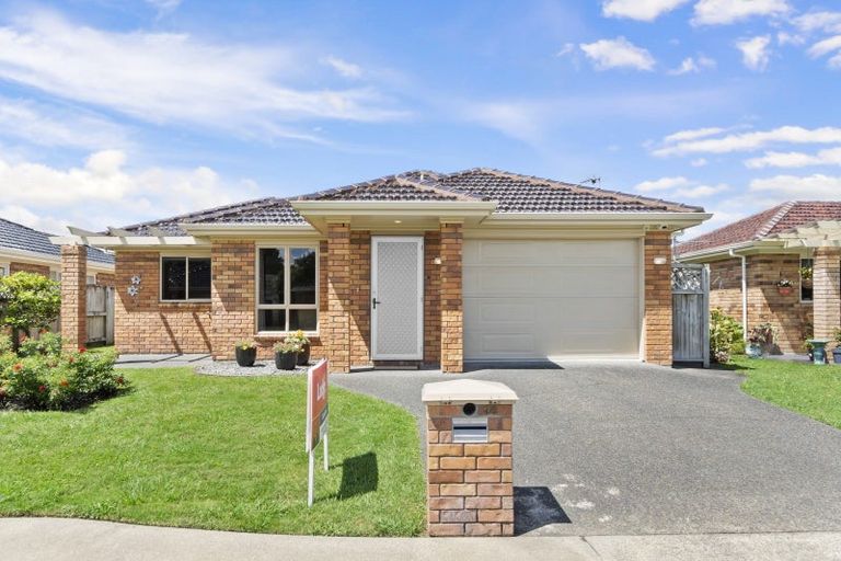 Photo of property in 36 Sovereign Isle Lane, Rototuna, Hamilton, 3210