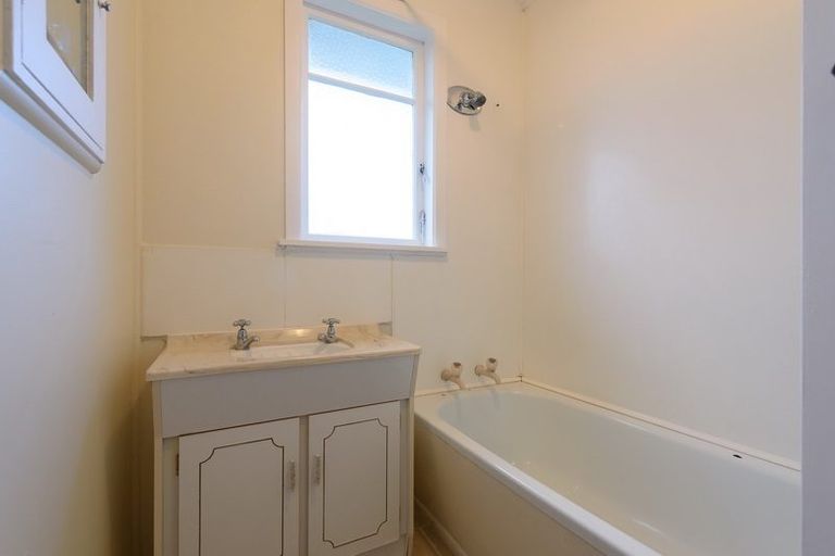 Photo of property in 94 Miramar North Road, Miramar, Wellington, 6022