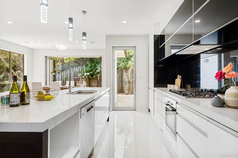 Photo of property in 29 Corricvale Way, Northcross, Auckland, 0630