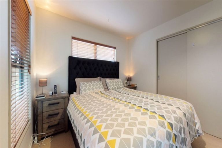 Photo of property in 898a East Coast Road, Northcross, Auckland, 0630