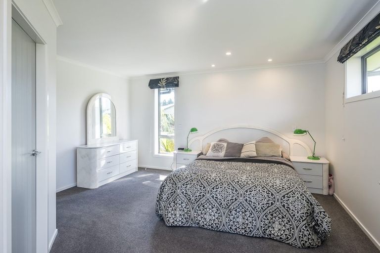 Photo of property in 2 Lamont Place, Waikanae, 5036