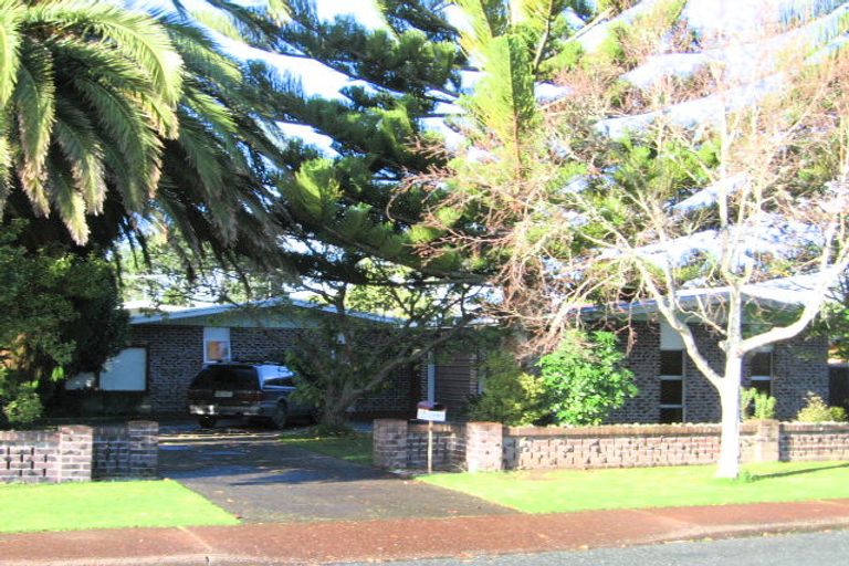 Photo of property in 13 Hatton Road, Orewa, 0931
