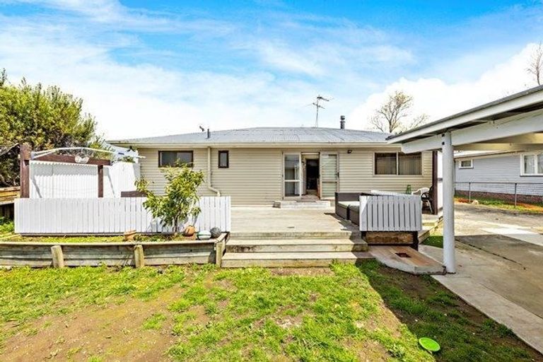 Photo of property in 30 Sutton Crescent, Papakura, 2110
