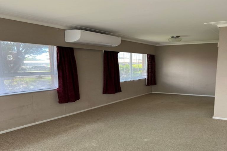 Photo of property in 1/17 Doment Crescent, Orewa, 0931