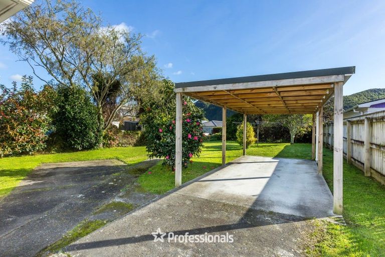 Photo of property in 17 Peck Street, Taita, Lower Hutt, 5011