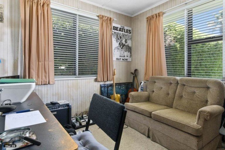 Photo of property in 24 School Road, Te Atatu South, Auckland, 0610