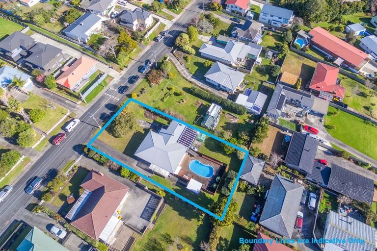 Photo of property in 74 Sylvan Crescent, Te Atatu South, Auckland, 0610