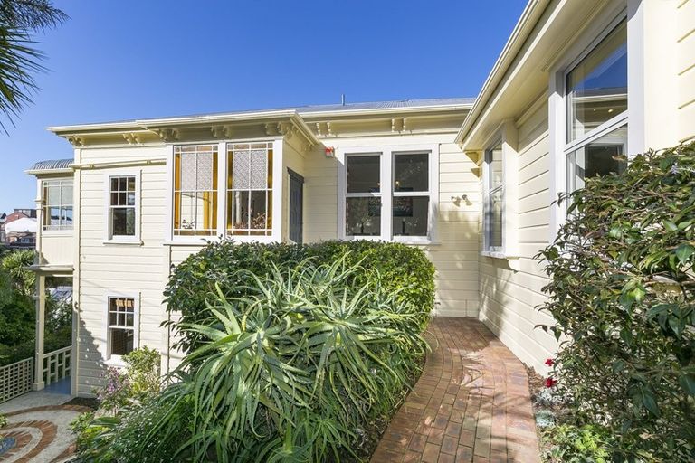 Photo of property in 31 Rawhiti Terrace, Kelburn, Wellington, 6012