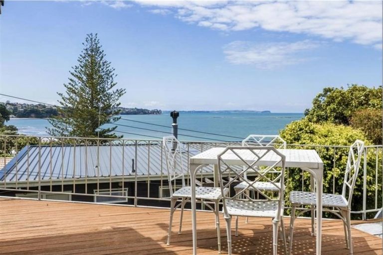 Photo of property in 1/45 Rothesay Bay Road, Rothesay Bay, Auckland, 0630