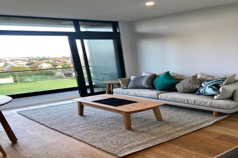 Photo of property in Frank Sargeson Apts, 206/74 Anzac Street, Takapuna, Auckland, 0622