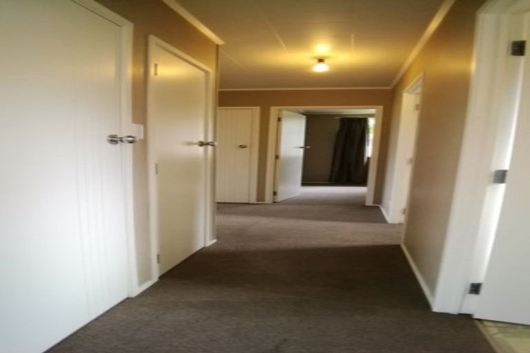 Photo of property in 28a Butterworth Drive, Glendene, Auckland, 0602