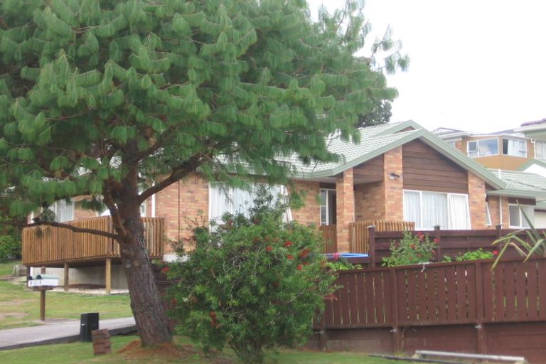 Photo of property in 14 The Grove, Titirangi, Auckland, 0604