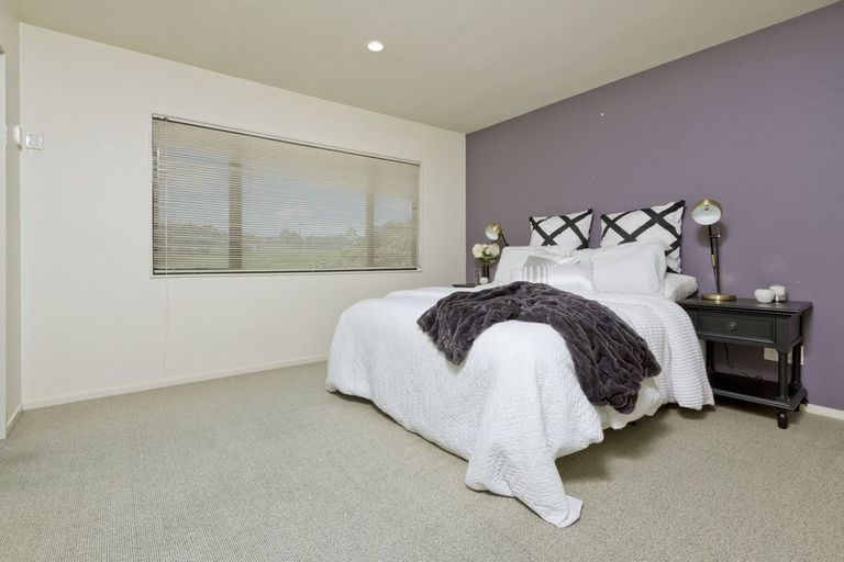 Photo of property in 2/29 John Court Street, Birkenhead, Auckland, 0626