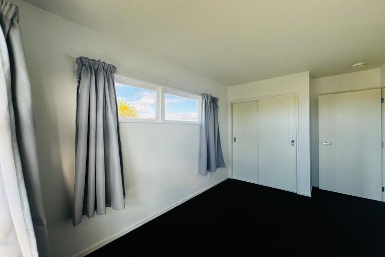 Photo of property in 3/4313 Great North Road, Glendene, Auckland, 0602