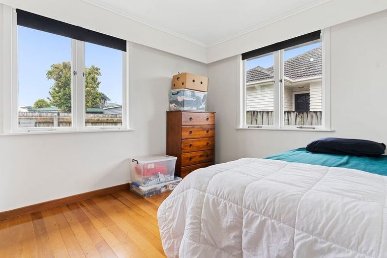 Photo of property in 20 Stokes Avenue, Te Atatu Peninsula, Auckland, 0610