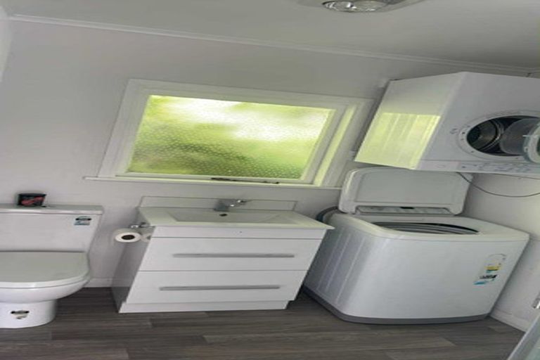 Photo of property in 4/8 Kaitawa Road, York Bay, Lower Hutt, 5013