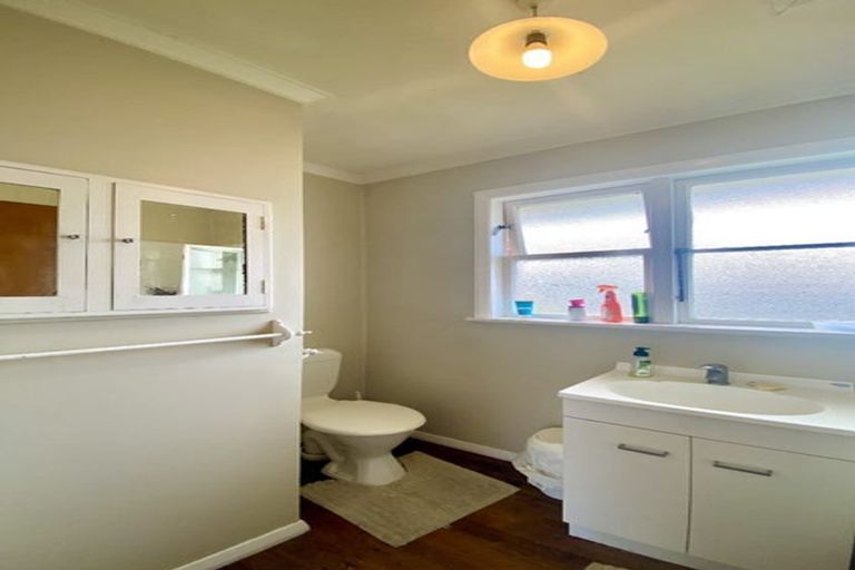 Photo of property in 2/5 Ruahine Street, Trentham, Upper Hutt, 5018